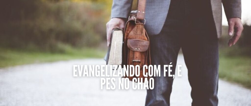 https://img.freepik.com/free-photo/closeup-shot-male-wearing-business-suit-standing-while-holding-bible_181624-29330.jpg?w=1060&t=st=1696690478~exp=1696691078~hmac=70fc6f025e420a60cf22adb6f9e5a7016349c8c0b7ce44aa38d8f0dafc054b39